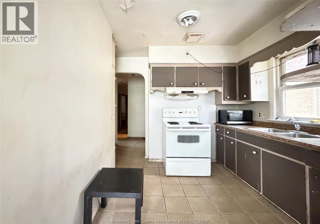 3006 Alexander Ave, Windsor, Ontario  N9C 1G5 - Photo 9 - 26021882