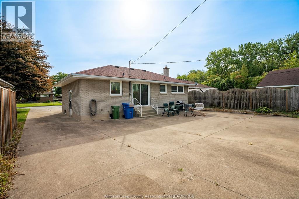 583 Bertha, Windsor, Ontario  N8P 1B6 - Photo 31 - 26022003