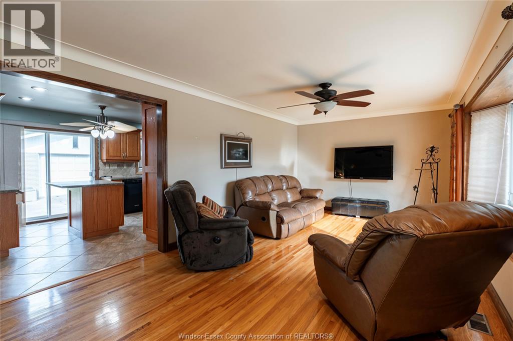 583 Bertha, Windsor, Ontario  N8P 1B6 - Photo 4 - 26022003