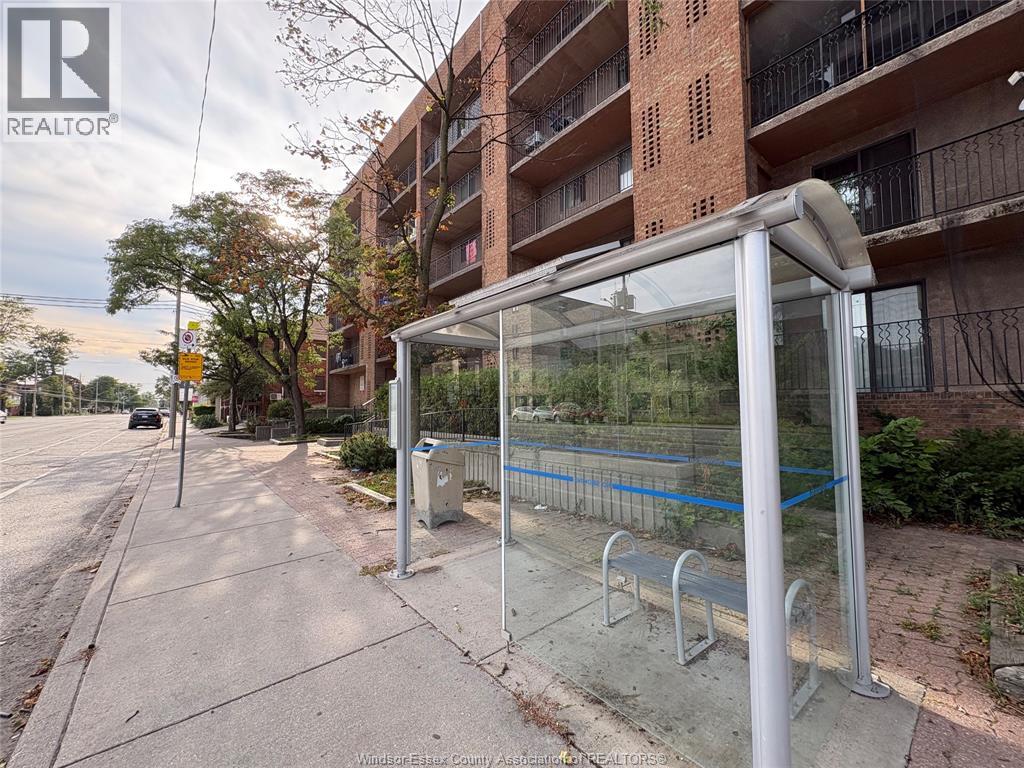 1700 UNIVERSITY Unit# 101, Windsor, Ontario