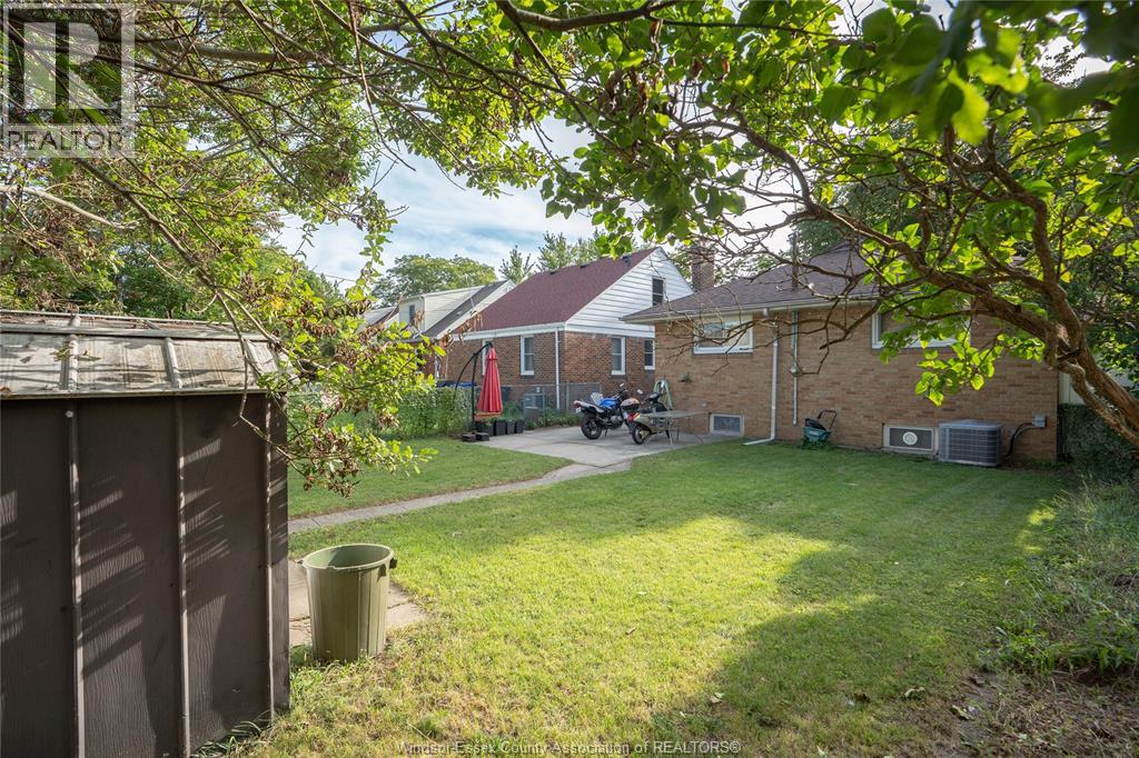 2250 Woodlawn Avenue, Windsor, Ontario  N8W 2H3 - Photo 24 - 26020446