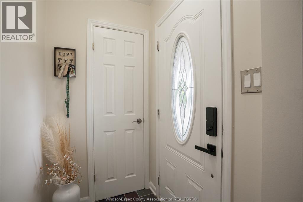 2250 Woodlawn Avenue, Windsor, Ontario  N8W 2H3 - Photo 4 - 26020446