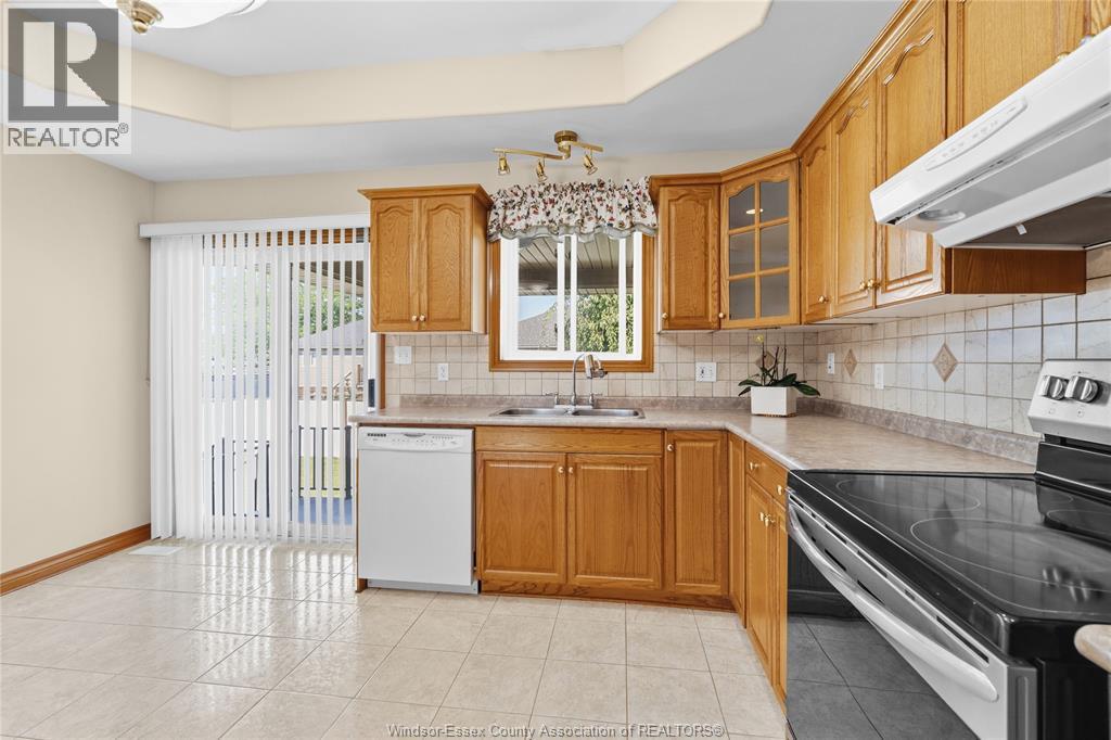 1695 Meridian Street, Windsor, Ontario  N9G 3E7 - Photo 12 - 26022012
