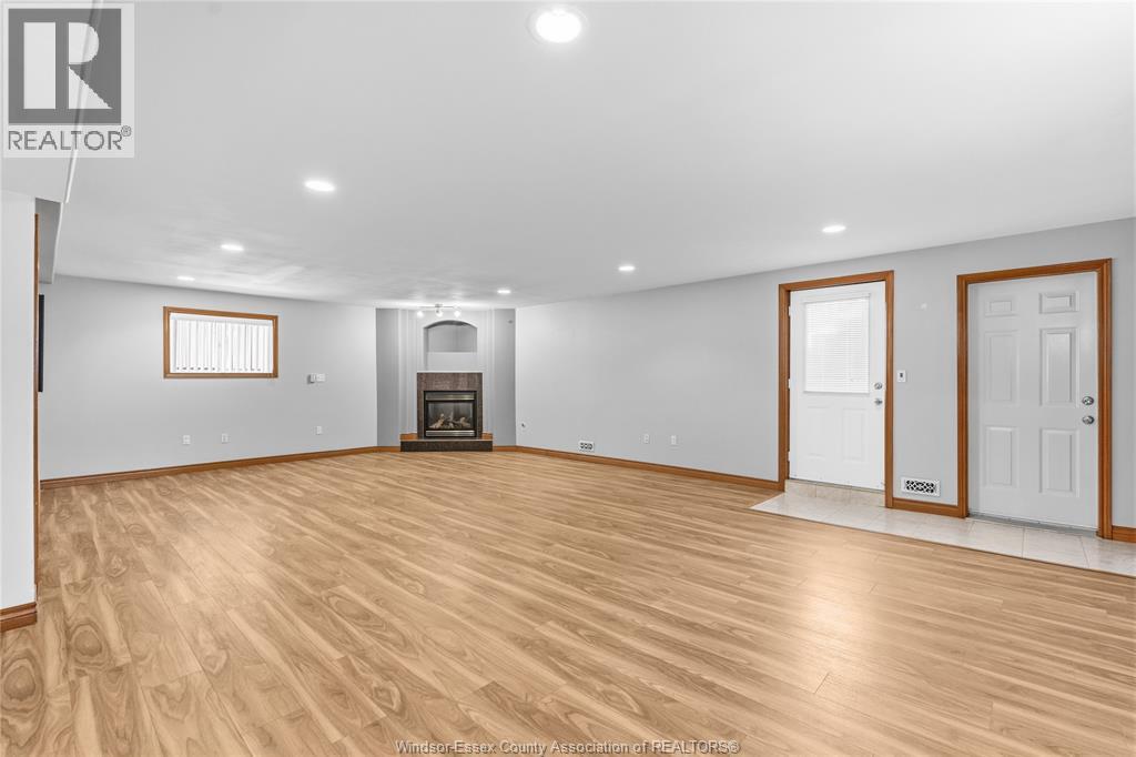 1695 Meridian Street, Windsor, Ontario  N9G 3E7 - Photo 17 - 26022012
