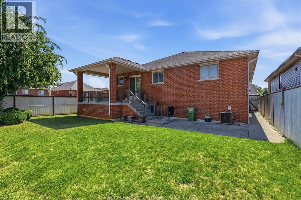 1695 Meridian Street, Windsor, Ontario  N9G 3E7 - Photo 25 - 26022012