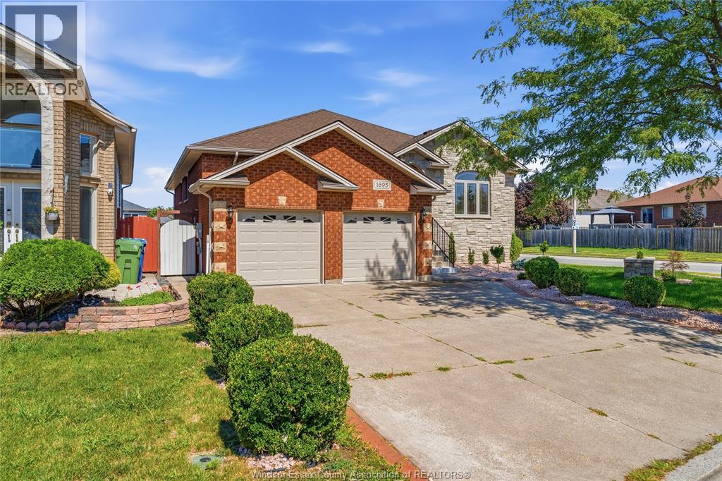1695 Meridian Street, Windsor, Ontario  N9G 3E7 - Photo 3 - 26022012
