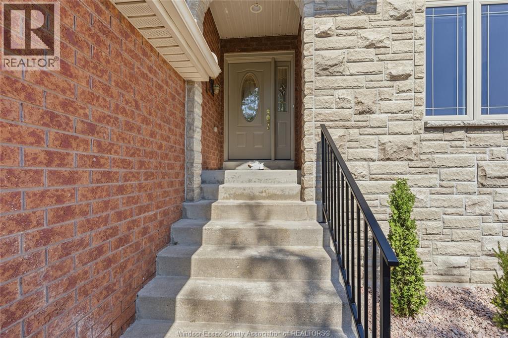 1695 Meridian Street, Windsor, Ontario  N9G 3E7 - Photo 4 - 26022012