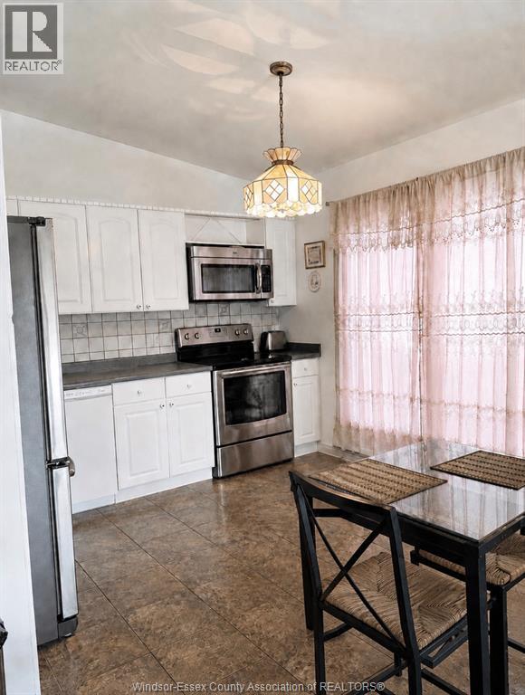 5 Allen Court, Amherstburg, Ontario  N9V 3Z4 - Photo 2 - 26022025