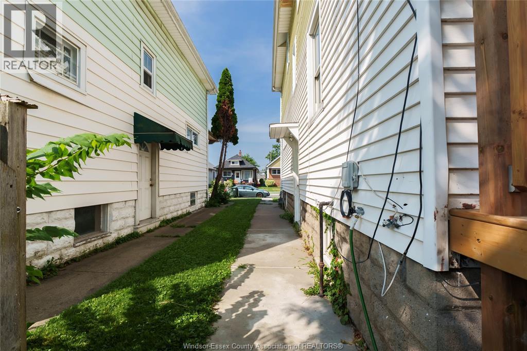 950 Elsmere, Windsor, Ontario  N9A 2A9 - Photo 27 - 26022044