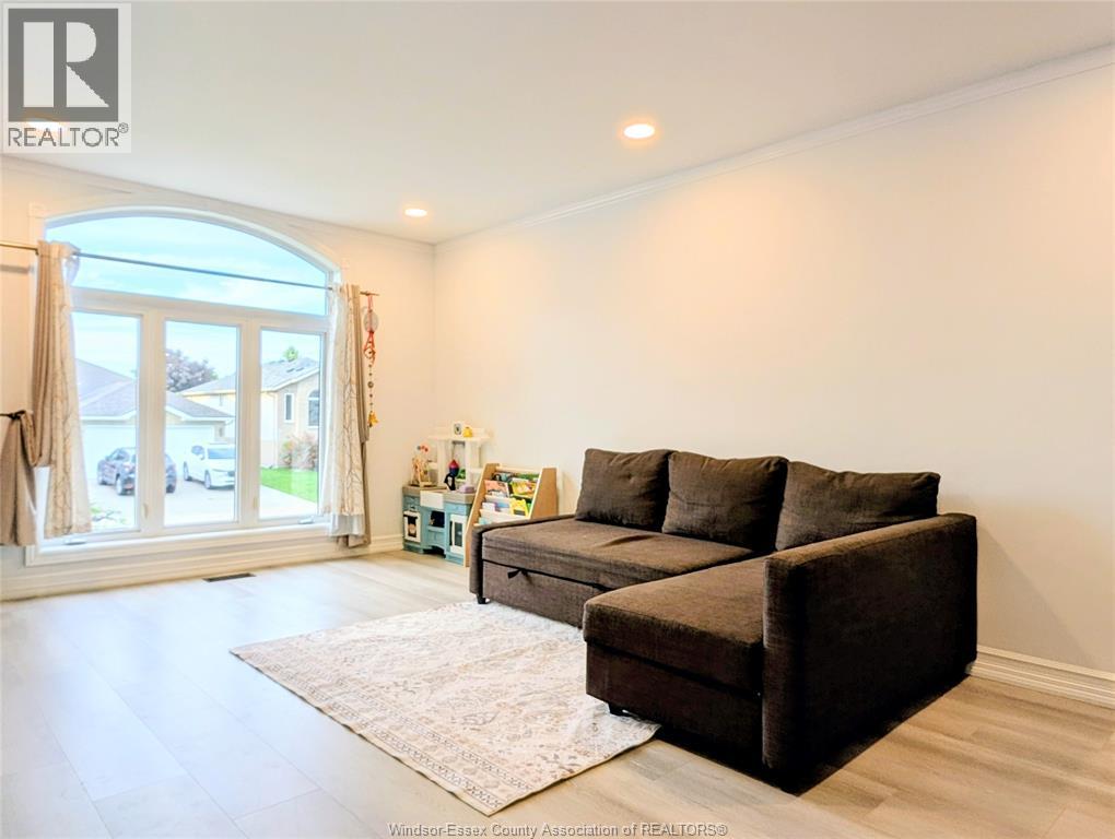 4465 Spago Crescent, Windsor, Ontario  N9G 2Z6 - Photo 4 - 26022103