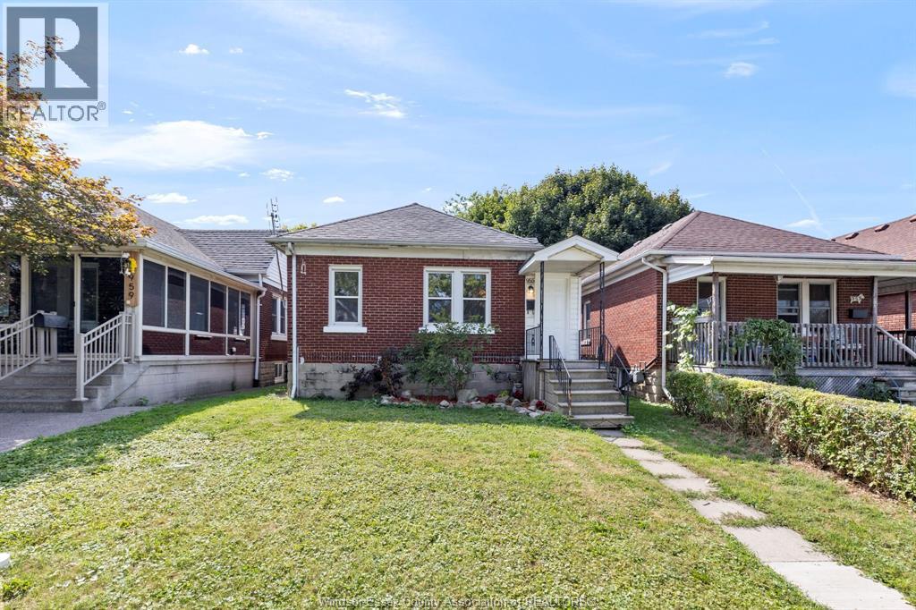 955 MCEWAN, Windsor, Ontario