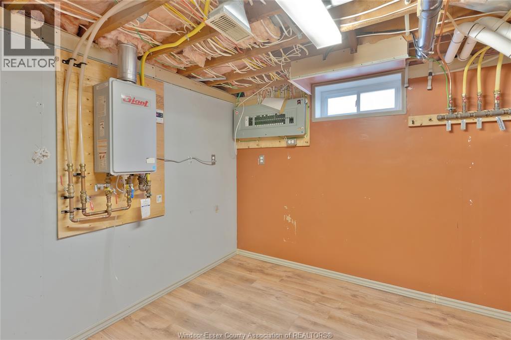 3633 Mckay Unit# Lower, Windsor, Ontario  N9E 2S3 - Photo 14 - 26022111