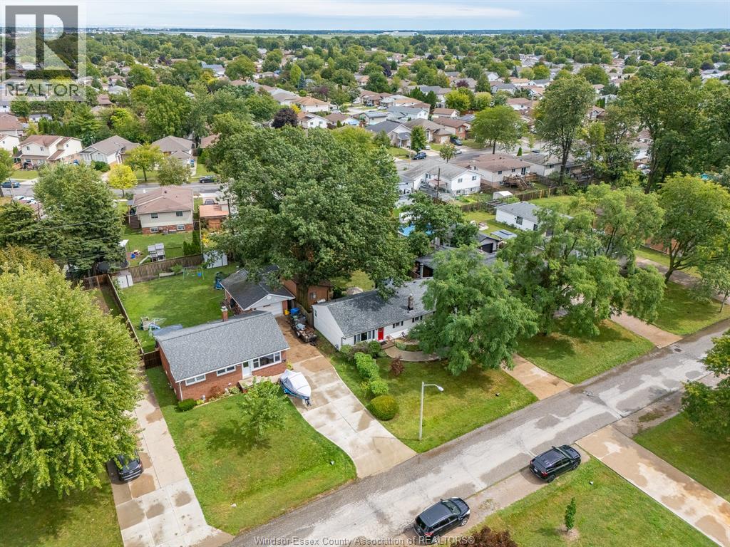 3274 Parkwood Avenue, Windsor, Ontario  N8W 2K8 - Photo 5 - 26022082