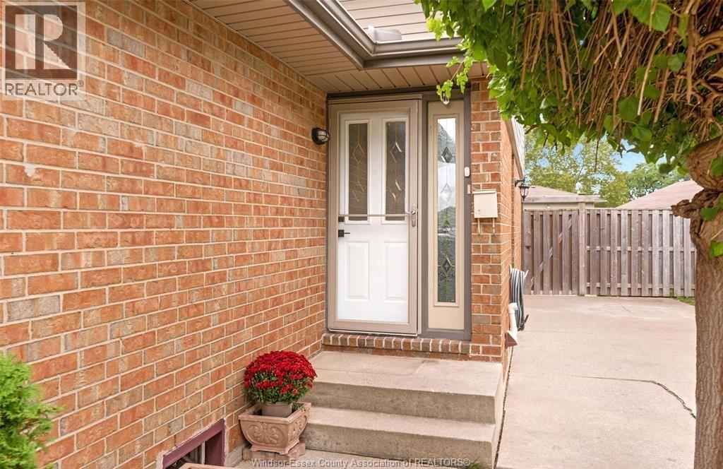 9597 Avery Lane Unit# Upper, Windsor, Ontario  N8R 2C1 - Photo 3 - 26021961