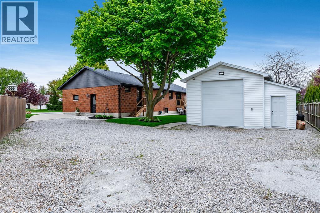 66 Shawnee Court, Leamington, Ontario  N8H 5A9 - Photo 2 - 26022155