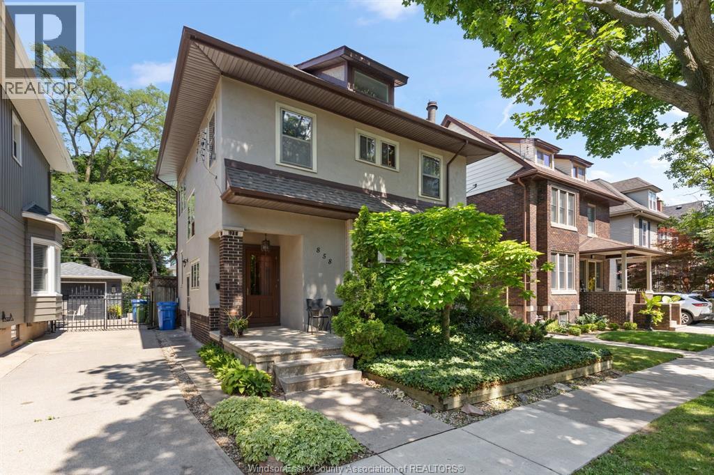 858 CHILVER, Windsor, Ontario