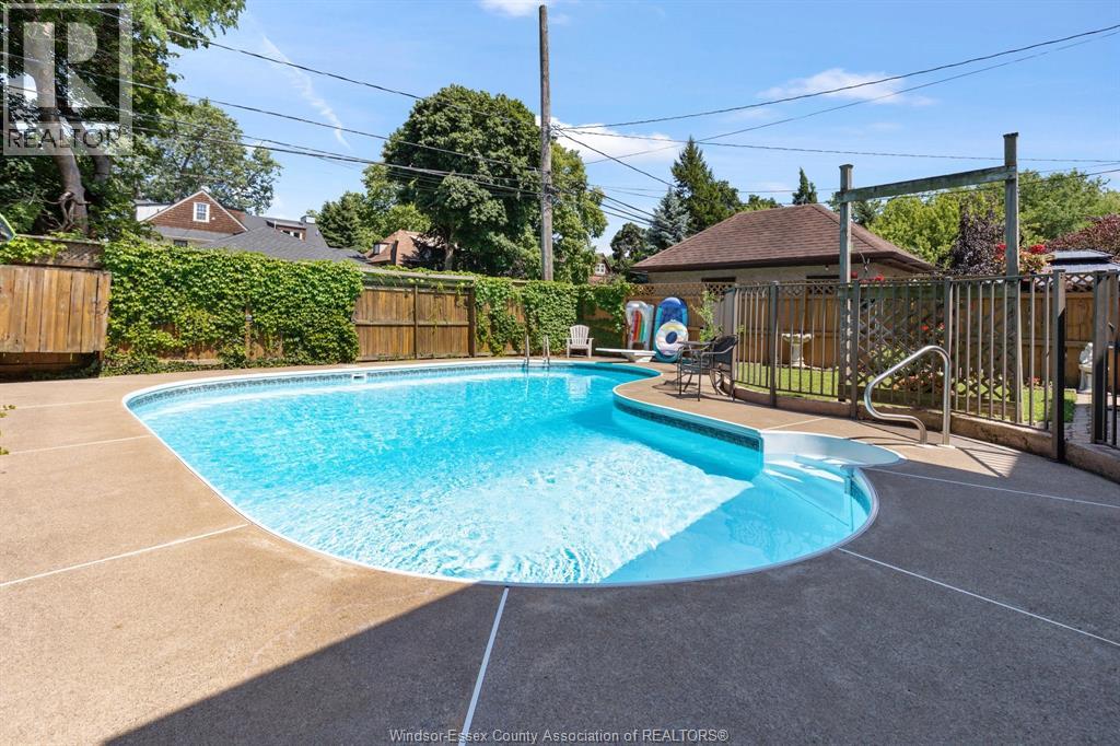 858 Chilver, Windsor, Ontario  N8Y 2K4 - Photo 33 - 26022147
