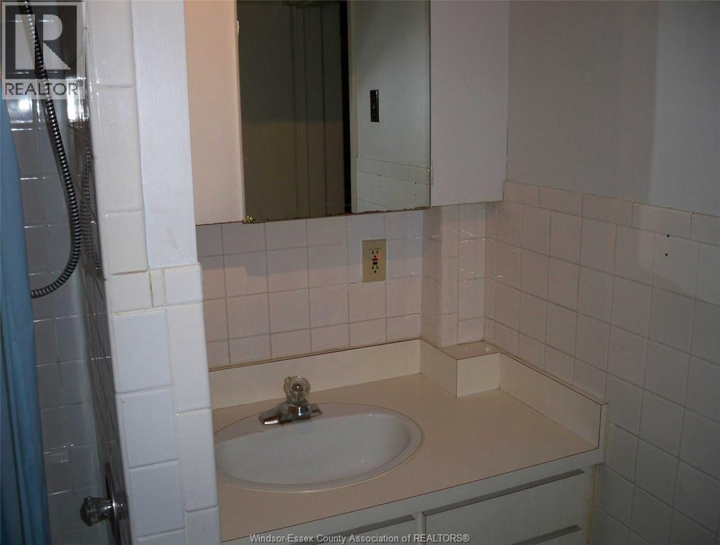 427 Gladstone Avenue, Windsor, Ontario  N9A 2P8 - Photo 9 - 26022197