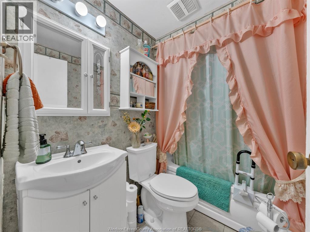 6430 Thornberry, Windsor, Ontario  N8T 2W9 - Photo 19 - 26022194