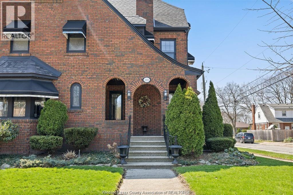 2203 Victoria, Windsor, Ontario  N8X 1R2 - Photo 3 - 26022196