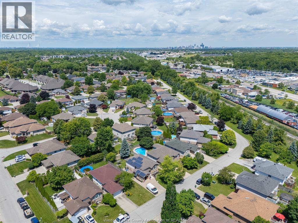 3883 Aristotle Crescent, Windsor, Ontario  N9G 2N9 - Photo 12 - 26022059