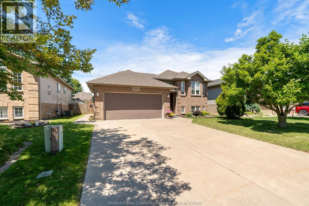 3883 Aristotle Crescent, Windsor, Ontario  N9G 2N9 - Photo 2 - 26022059