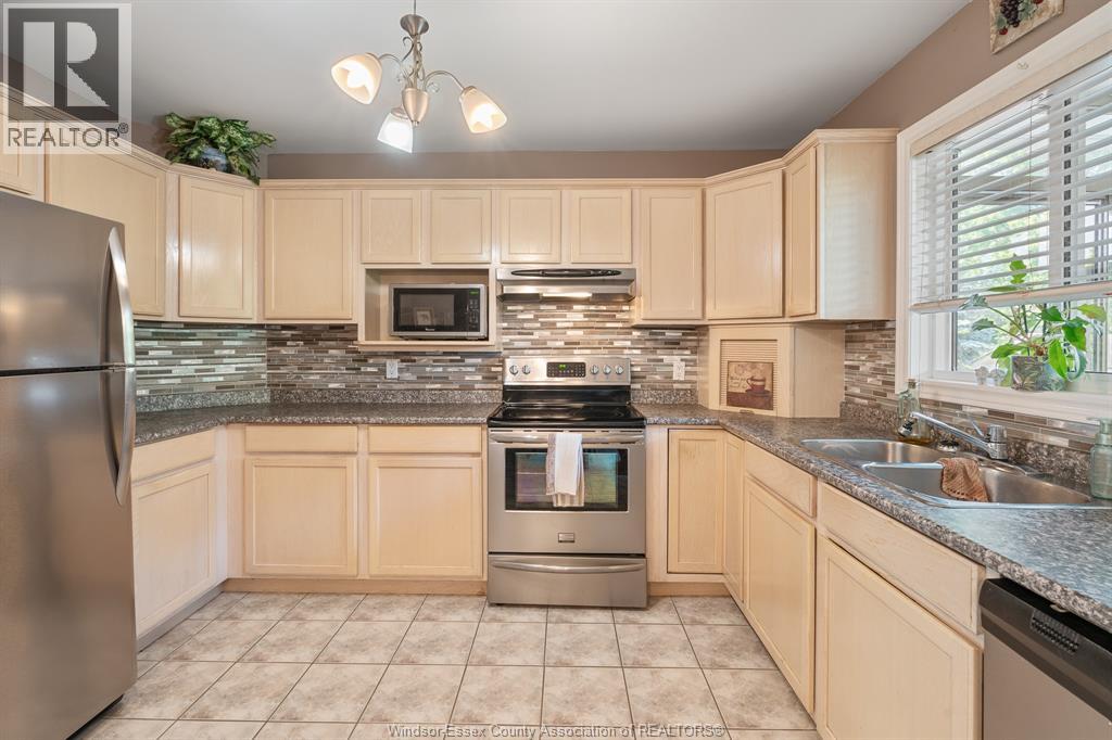 3883 Aristotle Crescent, Windsor, Ontario  N9G 2N9 - Photo 20 - 26022059