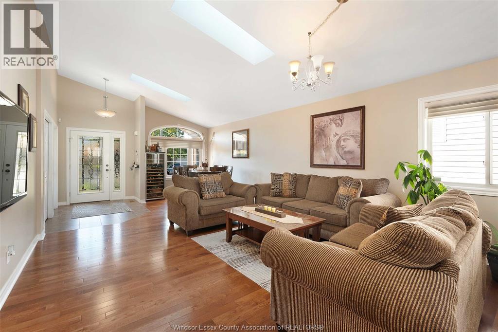 4530 Sassafras, Windsor, Ontario  N9G 3C8 - Photo 8 - 26022213