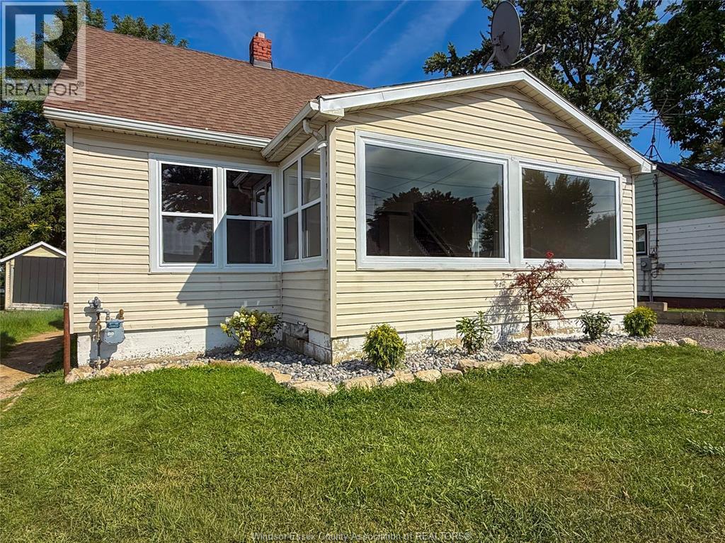 212 Erie Street North, Leamington, Ontario  N8H 3A4 - Photo 2 - 26022221