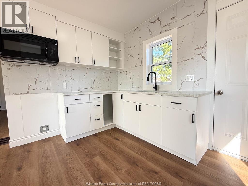 212 Erie Street North, Leamington, Ontario  N8H 3A4 - Photo 4 - 26022221