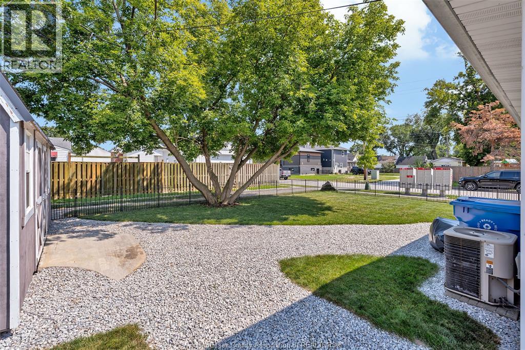 858 Lesperance, Tecumseh, Ontario  M8N 1W7 - Photo 8 - 26022235