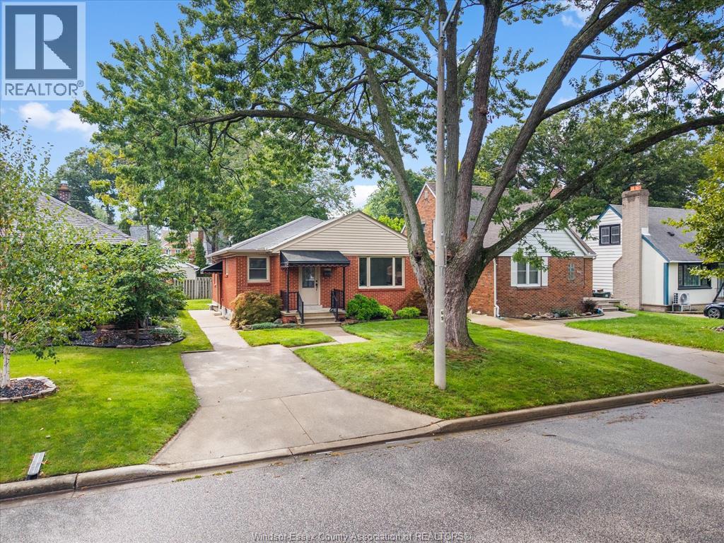 2567 Windermere, Windsor, Ontario  N8W 2T5 - Photo 3 - 26022239