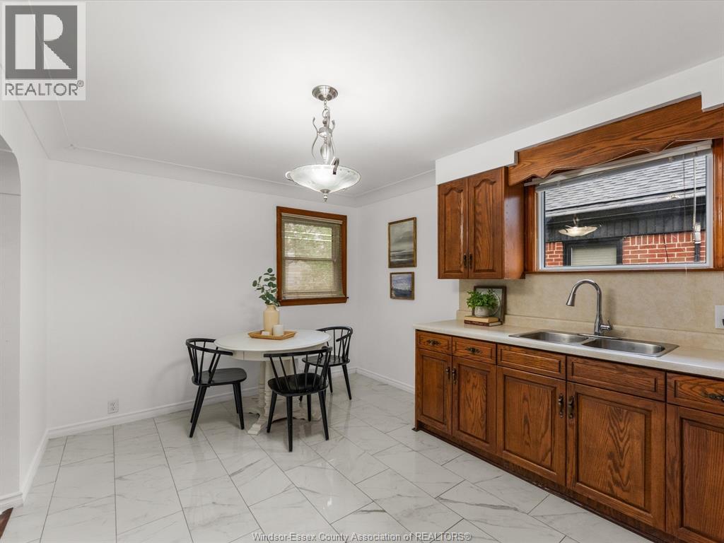 2567 Windermere, Windsor, Ontario  N8W 2T5 - Photo 9 - 26022239