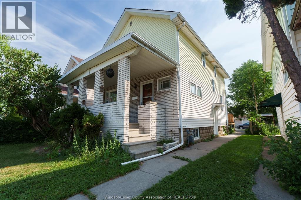 950 Elsmere, Windsor, Ontario  N9A 2A9 - Photo 2 - 26022205