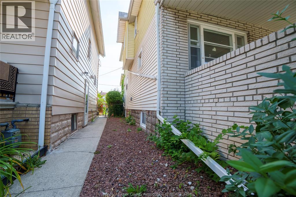 950 Elsmere, Windsor, Ontario  N9A 2A9 - Photo 32 - 26022205