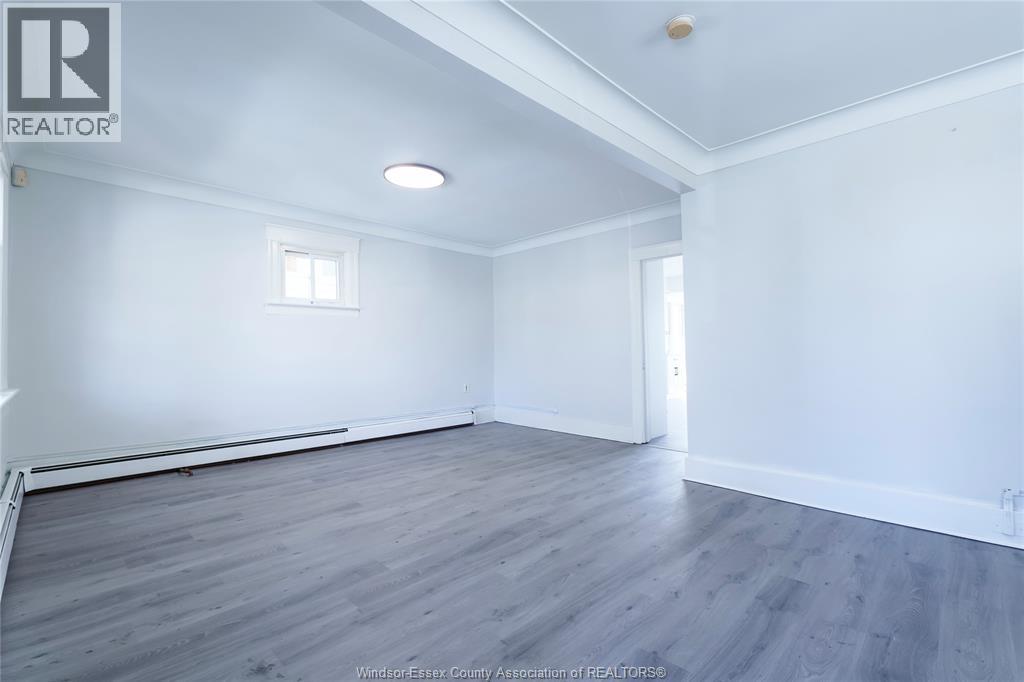 950 Elsmere, Windsor, Ontario  N9A 2A9 - Photo 5 - 26022205