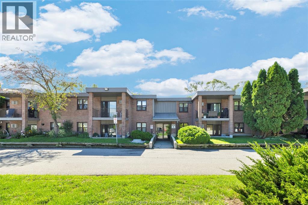12 Montgomery Unit# A205, Wallaceburg, Ontario  N8A 5B5 - Photo 2 - 26022284