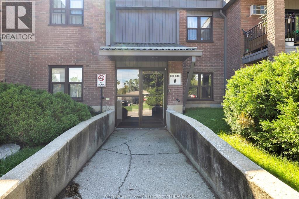 12 Montgomery Unit# A205, Wallaceburg, Ontario  N8A 5B5 - Photo 3 - 26022284