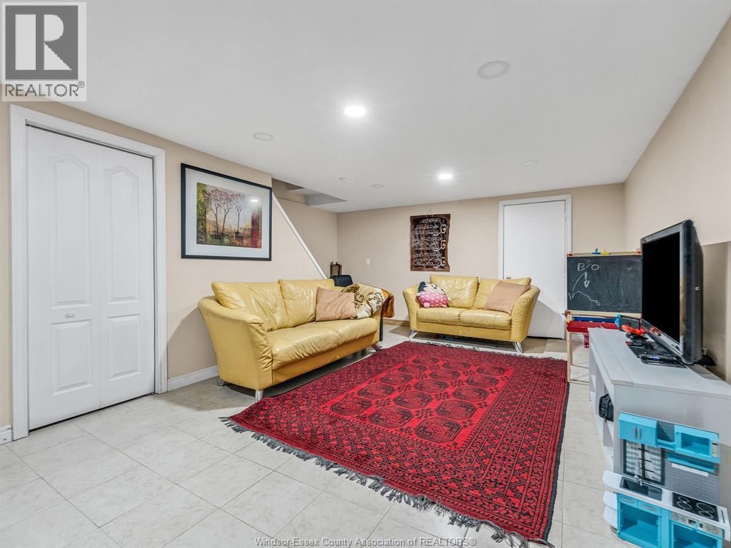 2068 Lesperance, Tecumseh, Ontario  N8N 2N4 - Photo 32 - 26022303