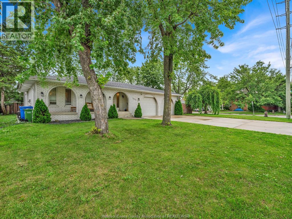 2068 Lesperance, Tecumseh, Ontario  N8N 2N4 - Photo 37 - 26022303