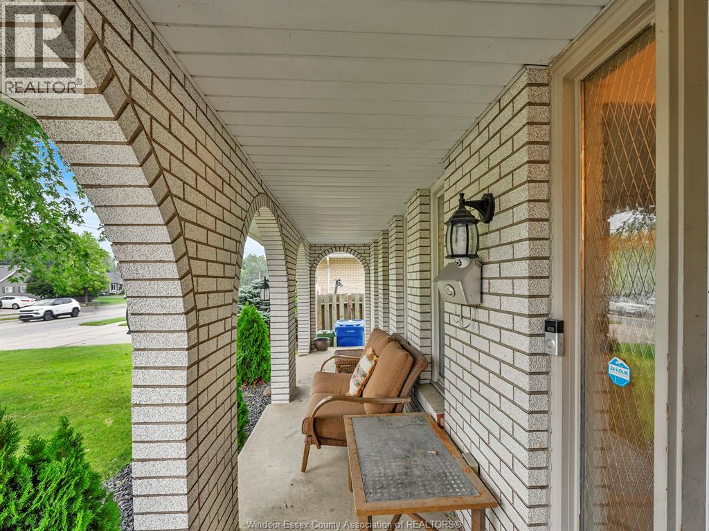 2068 Lesperance, Tecumseh, Ontario  N8N 2N4 - Photo 4 - 26022303