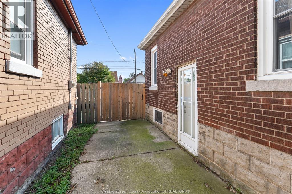 1052 Felix Avenue, Windsor, Ontario  N9C 3L5 - Photo 10 - 26022300