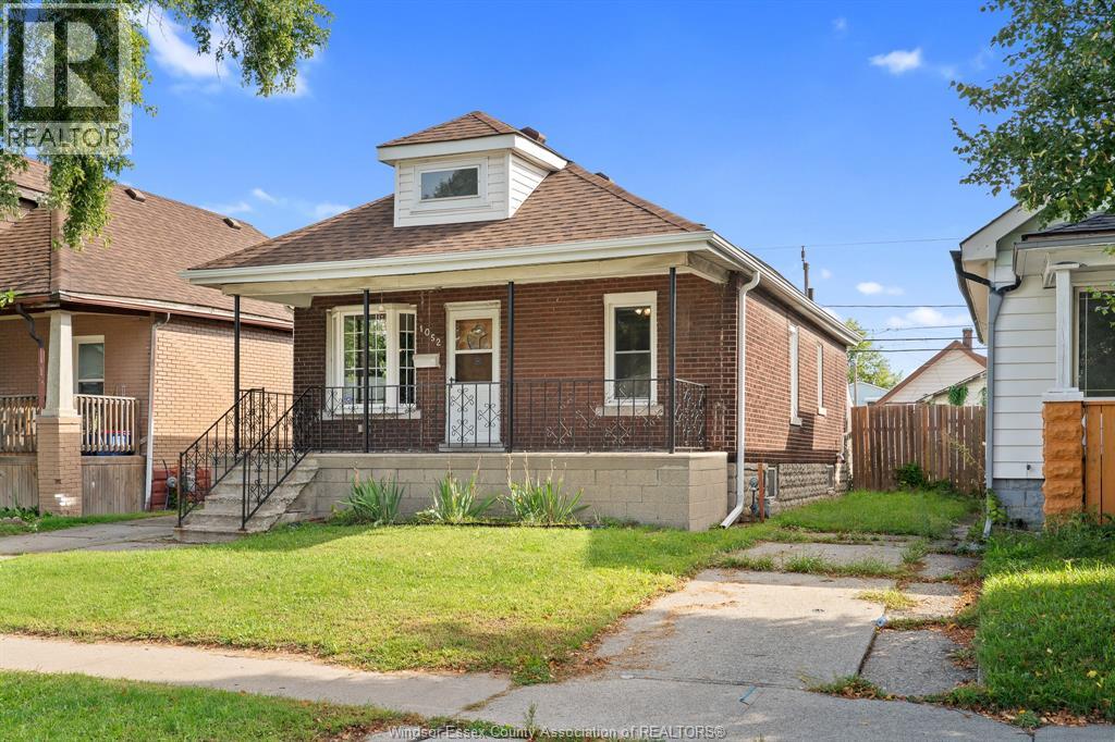 1052 Felix Avenue, Windsor, Ontario  N9C 3L5 - Photo 2 - 26022300