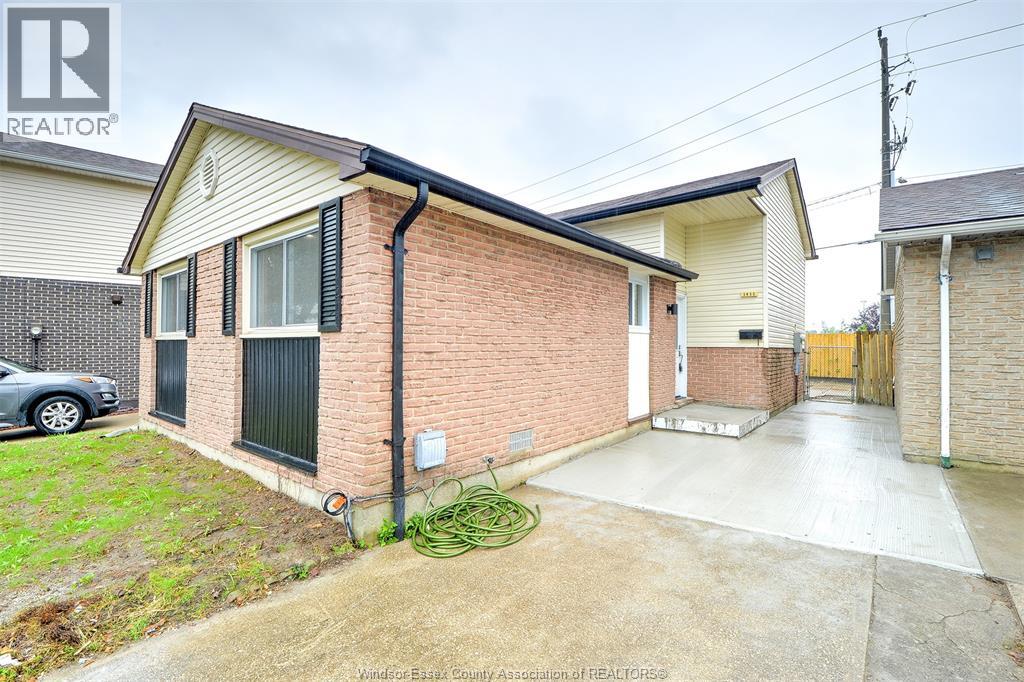 1411 Bayswater Crescent, Windsor, Ontario  N8S 4K4 - Photo 2 - 26022283