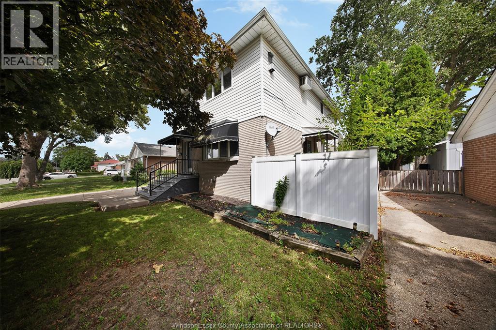3138 Hartley Drive, Windsor, Ontario  N8T 1Z2 - Photo 2 - 26022322