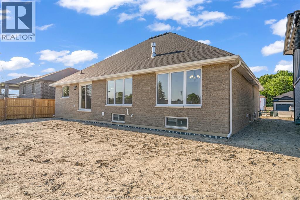 12175 Ducharme Lane, Mcgregor, Ontario  N0R 1J0 - Photo 5 - 26022316
