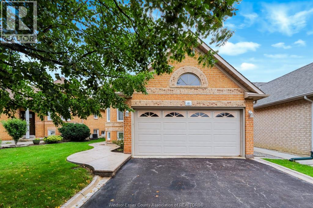 43 Springview Drive, Brampton, Ontario  L6X 4M3 - Photo 2 - 26022345