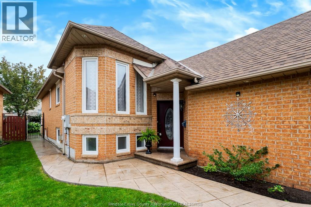 43 Springview Drive, Brampton, Ontario  L6X 4M3 - Photo 3 - 26022345