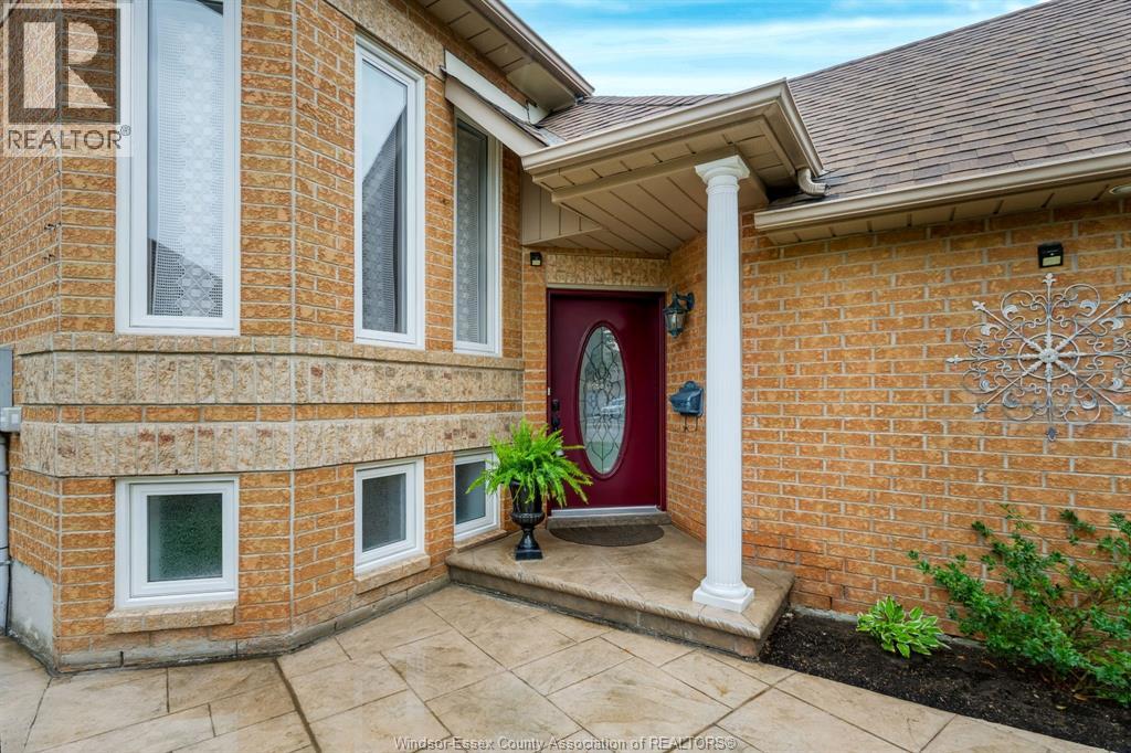 43 Springview Drive, Brampton, Ontario  L6X 4M3 - Photo 4 - 26022345