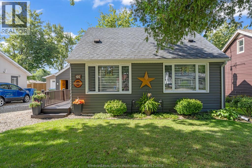 44 Hanlan Street North, Essex, Ontario  N8M 1J9 - Photo 1 - 26022337